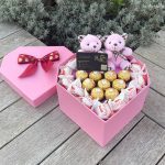 Pembe Kalp Kutuda Çikolata ve Ayıcık