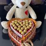 80 cm Büyük Ayıcıklı,  Etrafı Albeni, Kinder ve Ortası Rocher Çikolatalı Hediye