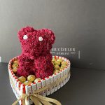 Etrafı Kinder Kaplı Ortasında Bordo renk Ayıcık ve Rocher çikolatalı Hediye