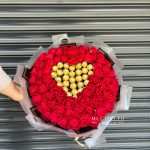Mega Boy Kırmızı gül ve Rocher Çikolata Buketi