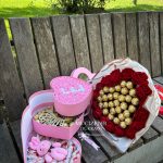3 Katlı Kalp kutu ve Rocher gül buketi