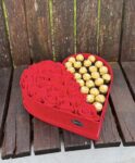 Kırmızı Kalp Kutuda Güller ve Ferrero Rocher Çikolata