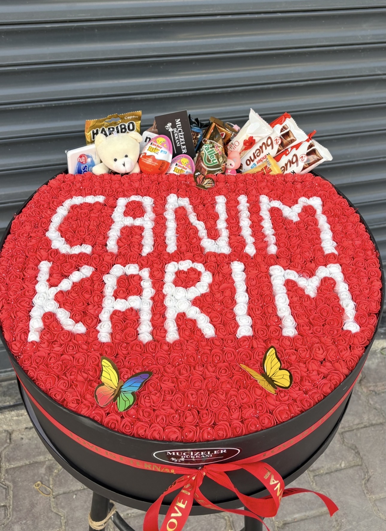 Screenshot Dev Silindir Kutuda “Canım Karım” Özel Çiçek Tasarımı - Görsel 1