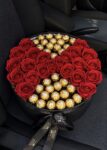Yuvarlak Kutuda Kırmızı Güller ve Rocher Çikolata